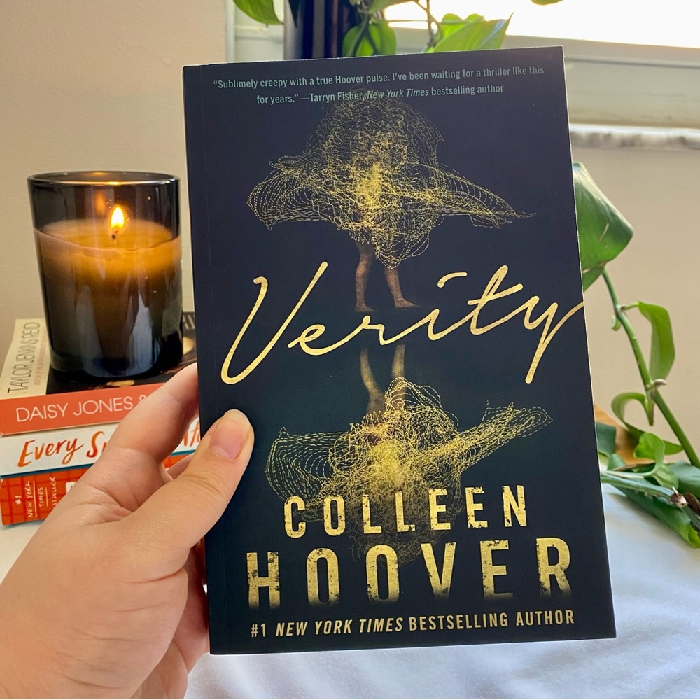 Verity by Colleen Hoover (paperback book)
